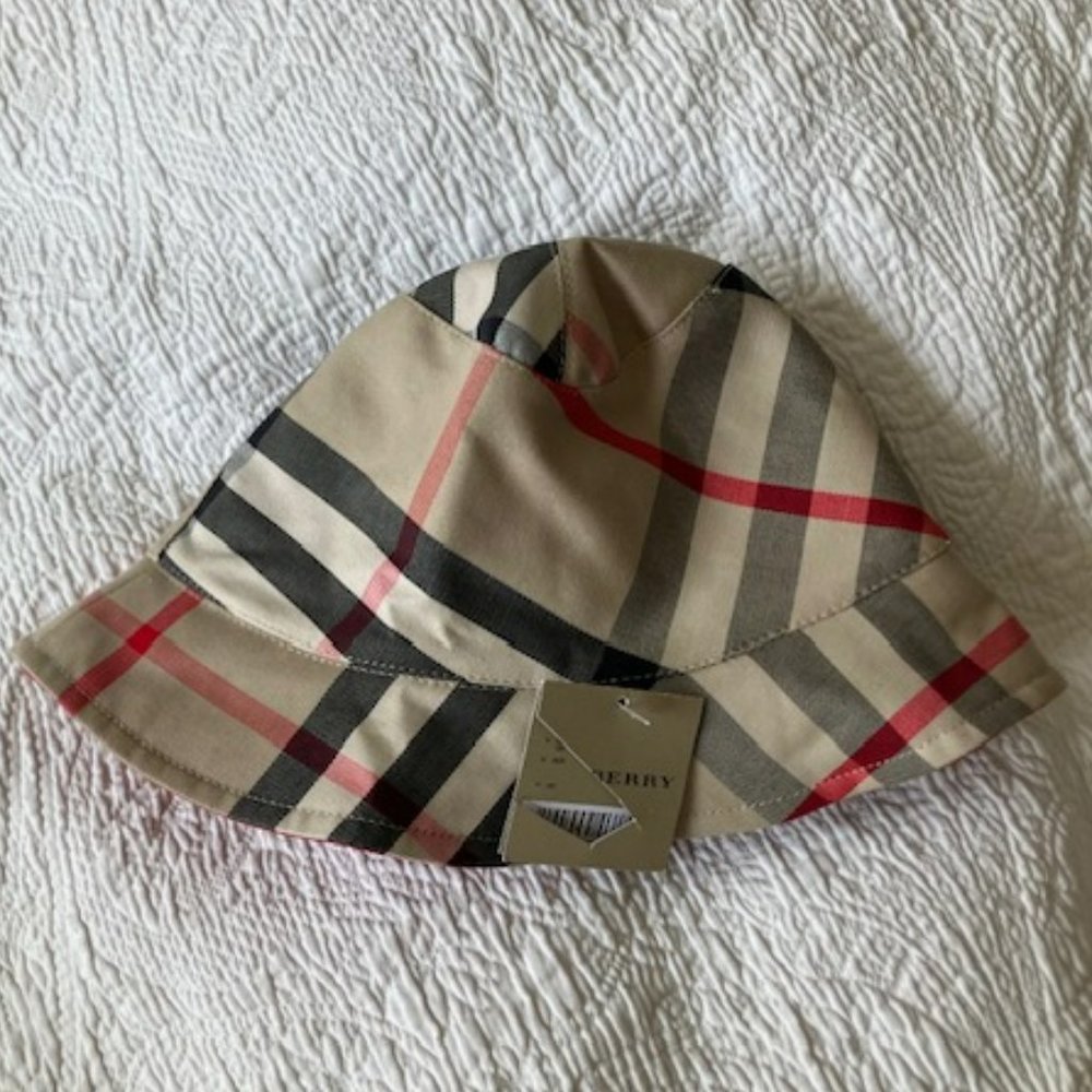 Burberry Reversible Bucket Hat NWT